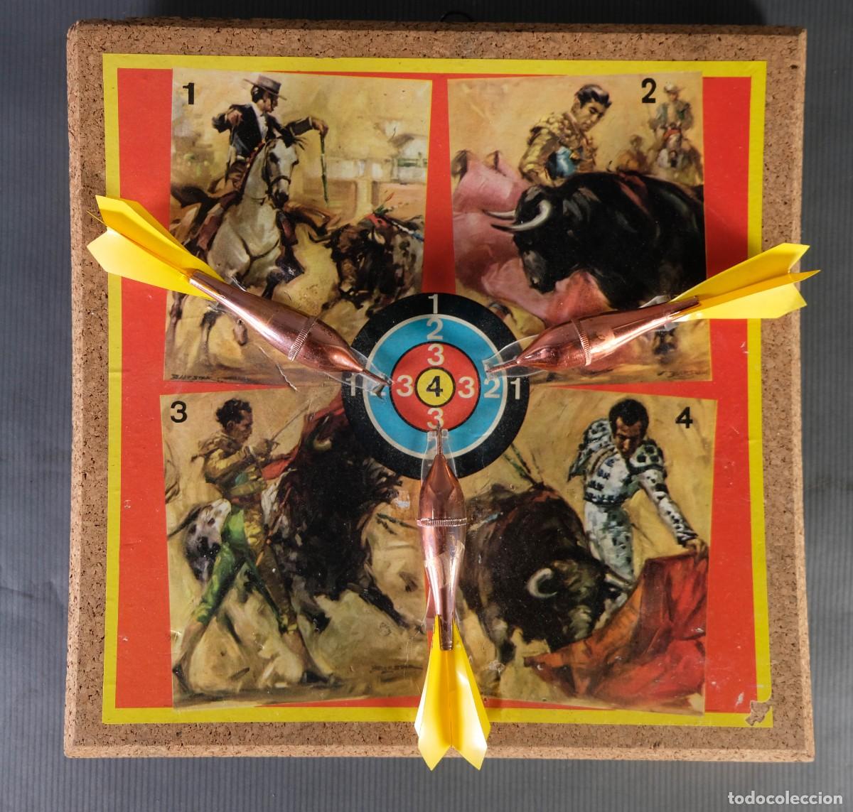 Brinquedos antigos e Jogos de cole&ccedil;&atilde;o: Antiguo juguete Diana de corcho con dardos, con imagen de toreros