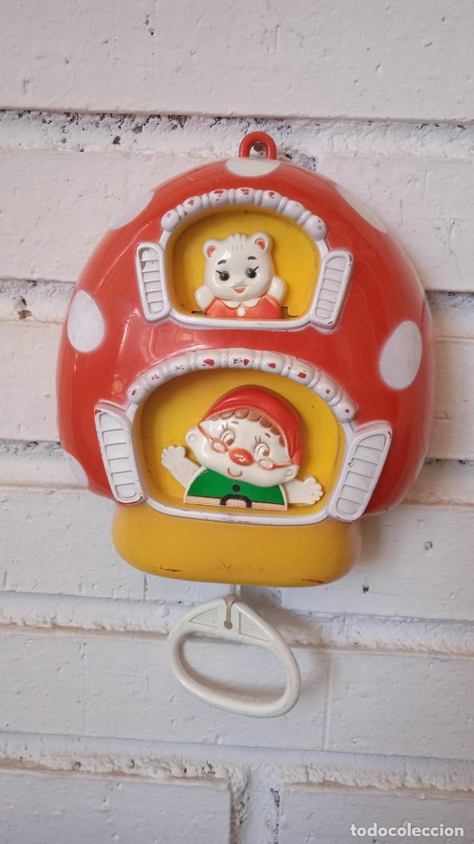 Juguetes antiguos y Juegos de colecci&oacute;n: Antigua seta m&uacute;sica de Famosa.
