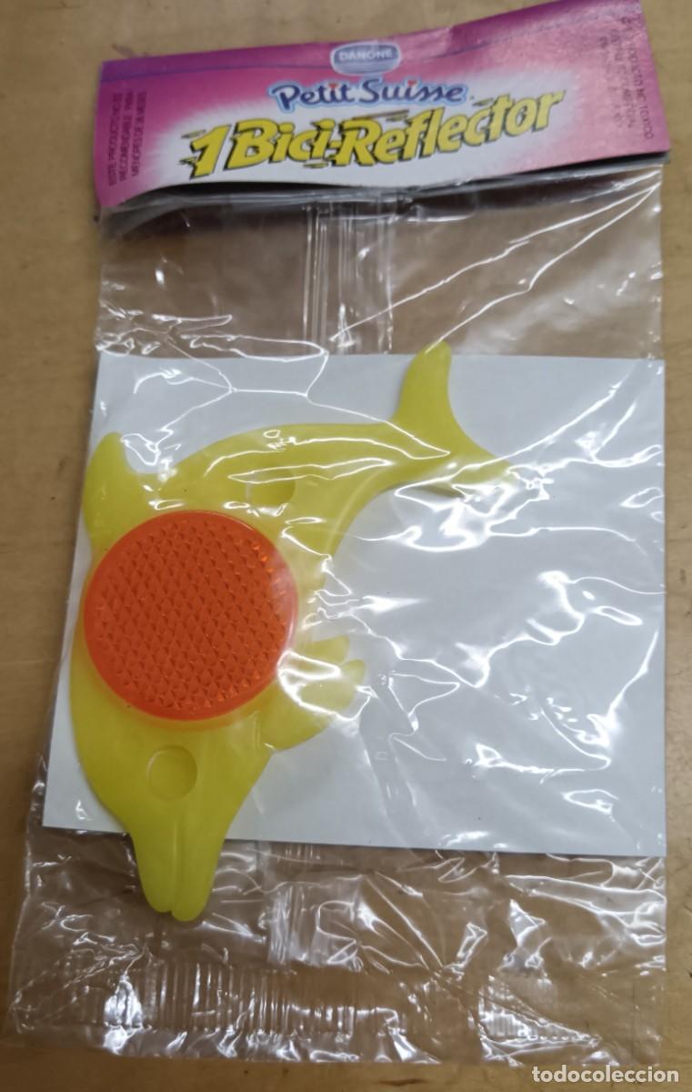 Juguetes antiguos y Juegos de colecci&oacute;n: BICI-REFLECTOR DELF&Iacute;N AMARILLO PETIT SUISSE DANONE SIN ABRIR