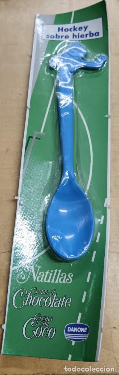 Juguetes antiguos y Juegos de colecci&oacute;n: CUCHARA HOCKEY SOBRE HIERBA JUEGOS OL&Iacute;MPICOS BARCELONA'92 DANONE SIN ABRIR