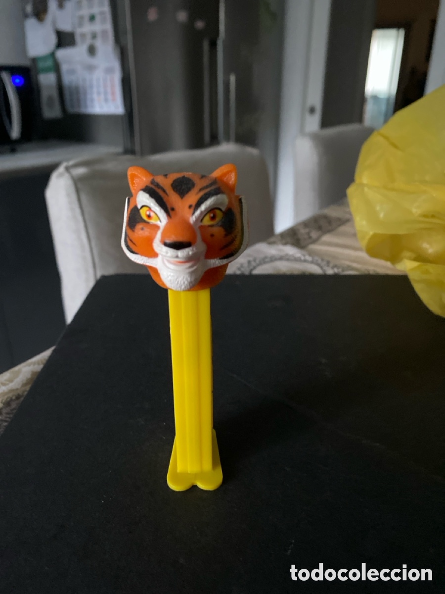 Juguetes antiguos y Juegos de colecci&oacute;n: Dispensador pez kung-fu panda Hungr&iacute;a