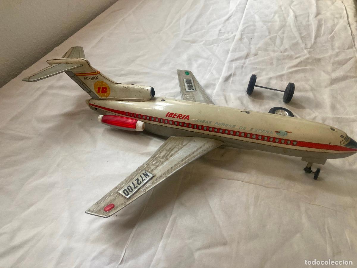 Juguetes antiguos y Juegos de colecci&oacute;n: Avi&oacute;n de juguete Iberia Boeing N7 2700 Jye chapa y pl&aacute;stico mide 50x38 ver fotos para estado