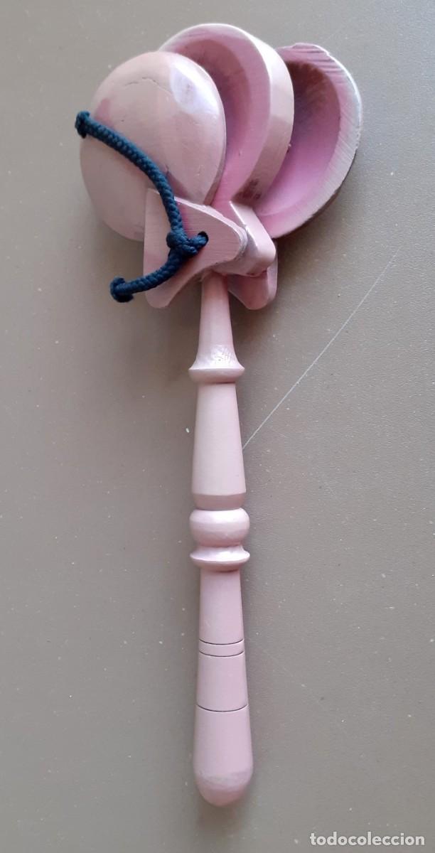 Juguetes antiguos y juegos de colecci&oacute;n: Casta&ntilde;uelas con mango de madera 27 cm. largo