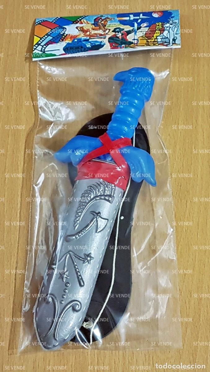 Juguetes antiguos y juegos de colecci&oacute;n: BOLSA JUGUETES DE KIOSCO, ANTIFAZ Y PU&Ntilde;AL (CUCHILLO) DE PL&Aacute;STICO