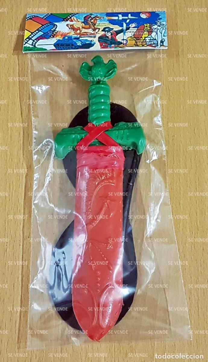 Juguetes antiguos y juegos de colecci&oacute;n: BOLSA JUGUETES DE KIOSCO, ANTIFAZ Y PU&Ntilde;AL (CUCHILLO) DE PL&Aacute;STICO