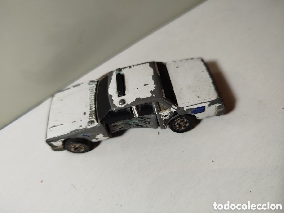 Juguetes antiguos y Juegos de colecci&oacute;n: Coche polic&iacute;a con puerta abollada raro