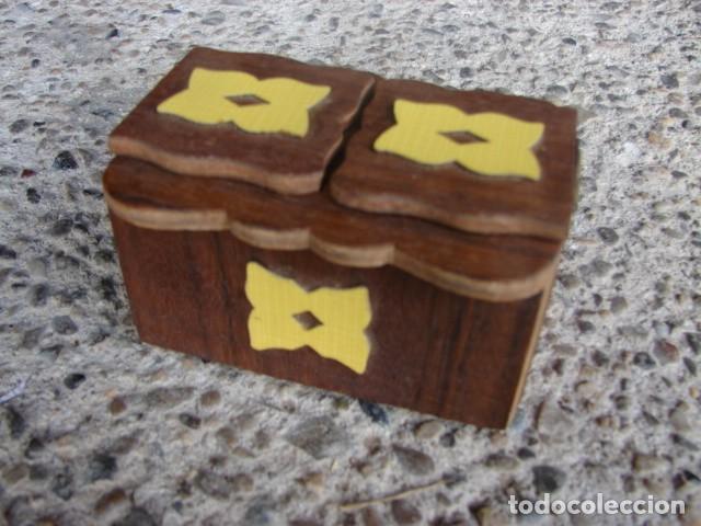 Brinquedos antigos e Jogos de cole&ccedil;&atilde;o: JUEGO DE M&Aacute;GIA 2 DADOS DE MADERA