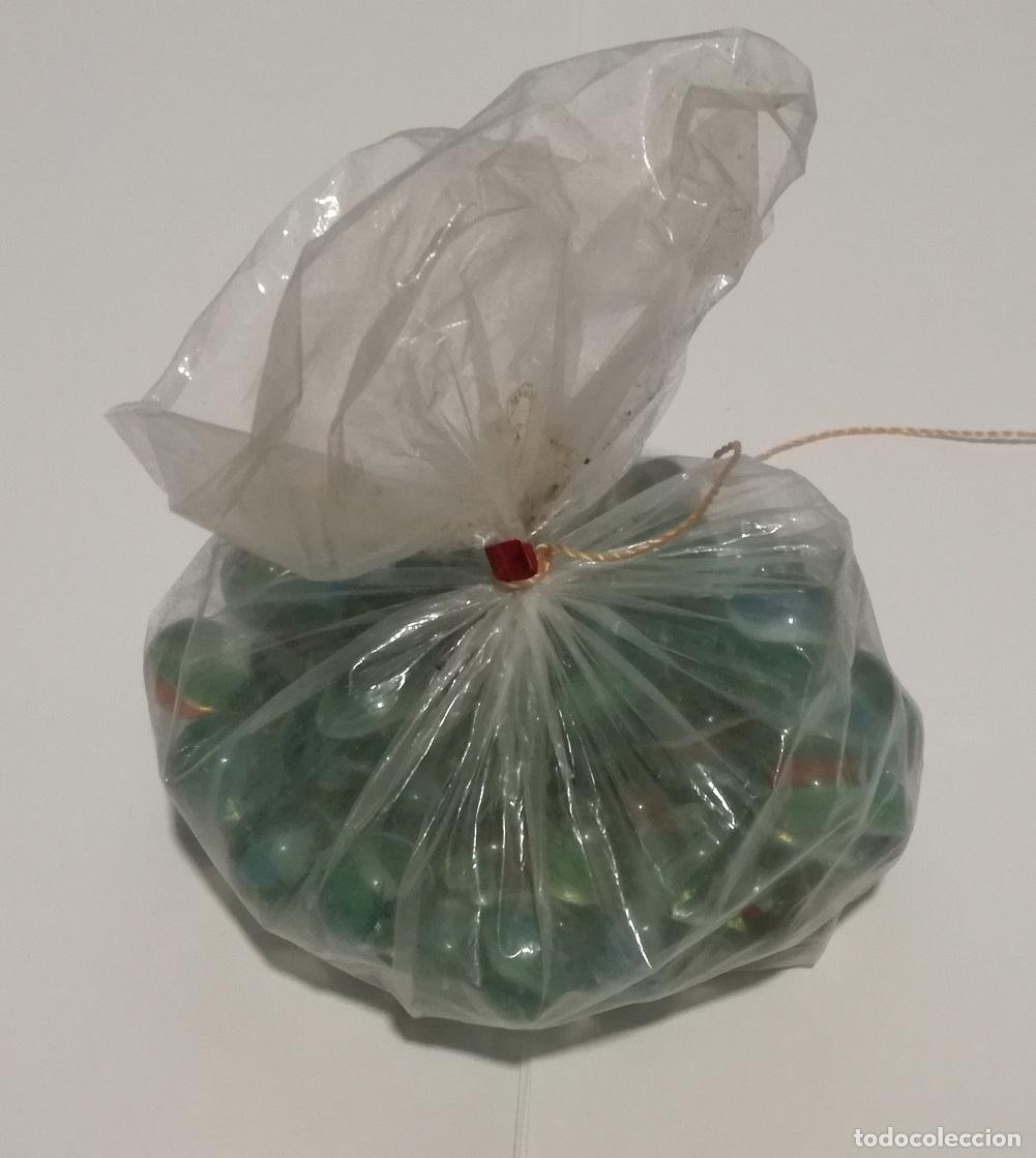 Juguetes antiguos y Juegos de colecci&oacute;n: Bolsa con canicas: 358 gramos de peso
