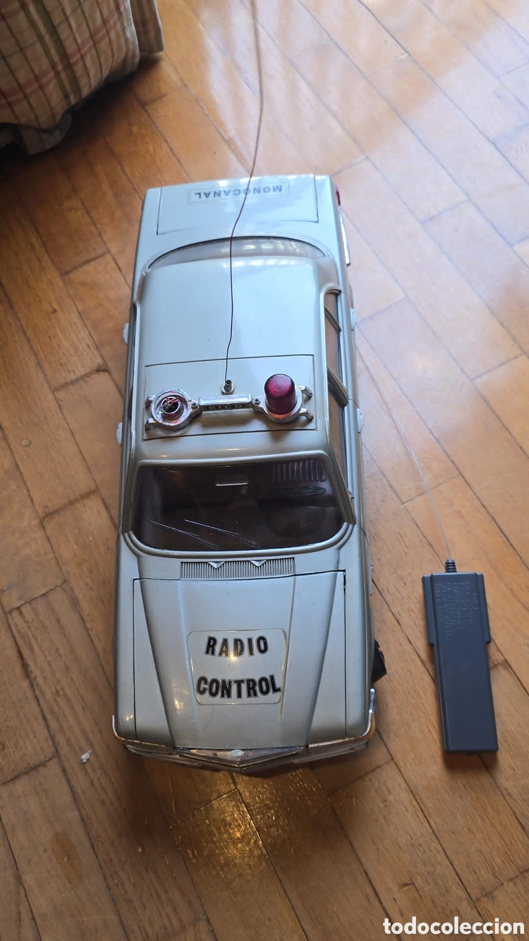 Juguetes antiguos y juegos de colecci&oacute;n: Coche Mercedes con mando
