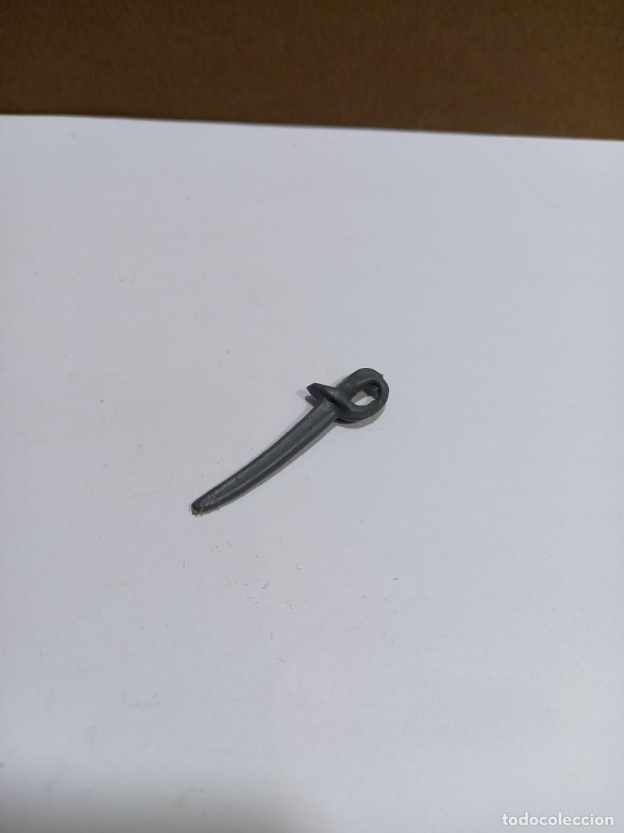 Juguetes antiguos y Juegos de colecci&oacute;n: SABLE PARA FIGURA A&Ntilde;OS 70 / COMPRA M&Iacute;NIMA 5&euro;