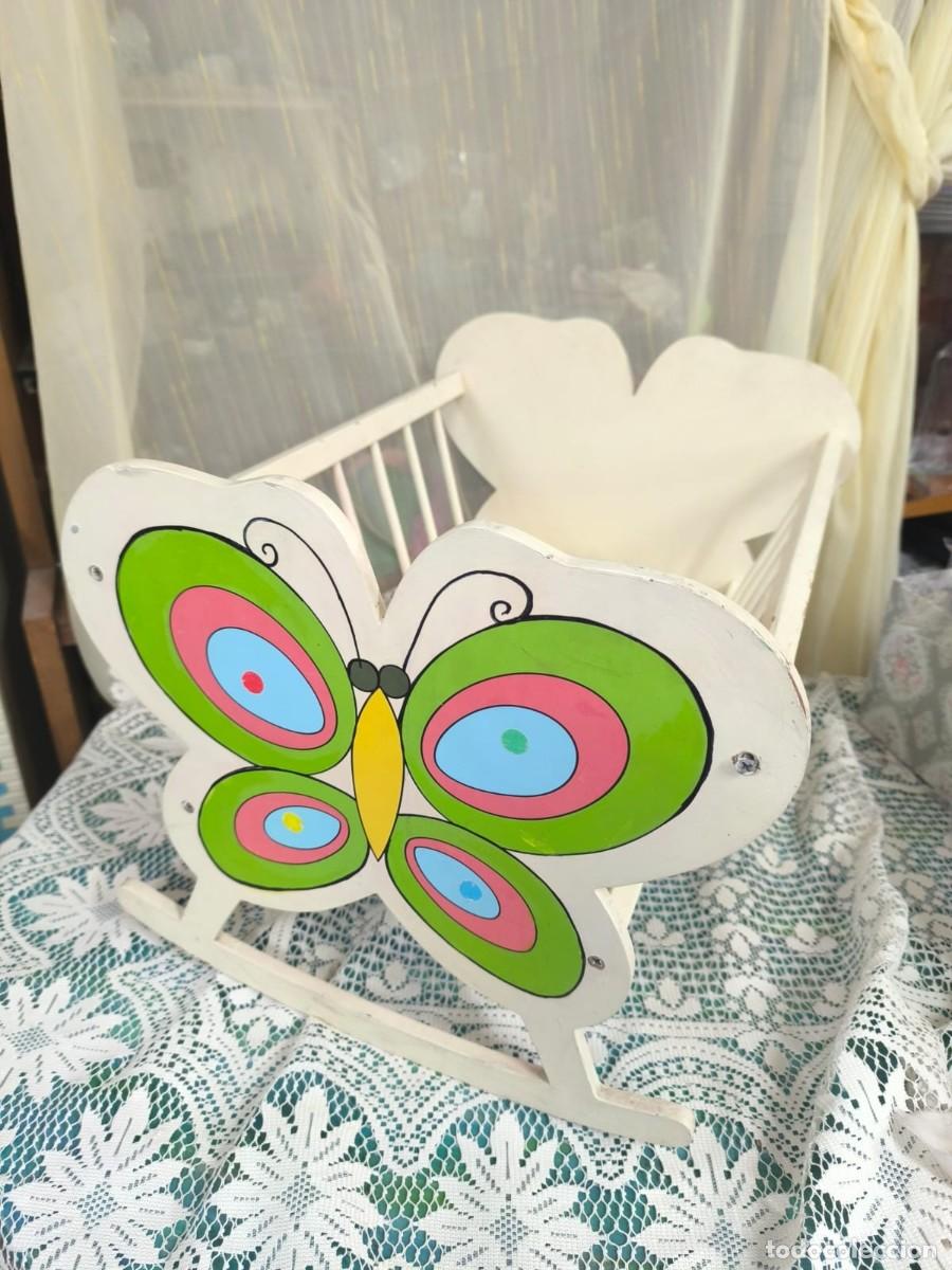 Juguetes antiguos y juegos de colecci&oacute;n: cama de mu&ntilde;eca de madera - Foto 1