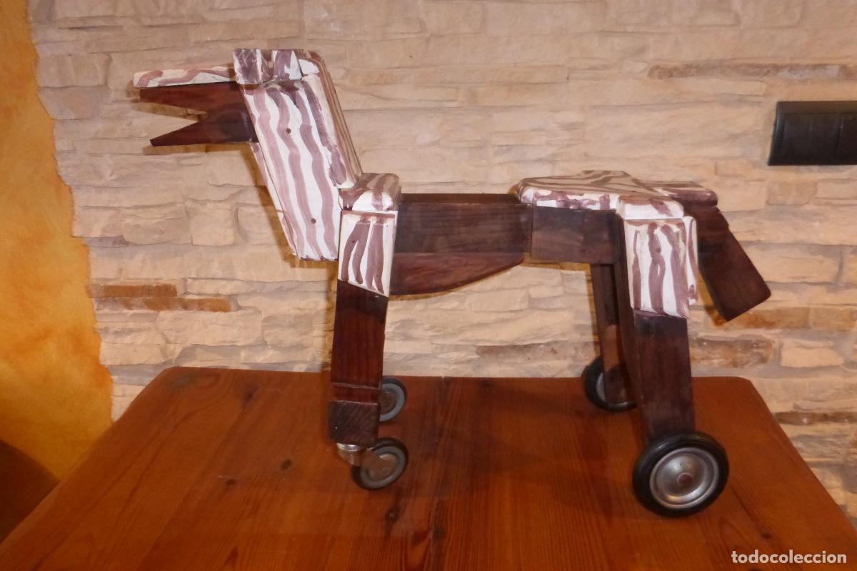 Antique Toys and Collectible Games: ANTIG&Uuml;O CORREPASILLOS DE MADERA CON FORMA DE OVEJA