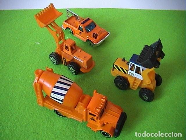 Juguetes antiguos y Juegos de colecci&oacute;n: LOTE CUATRO PEQUE&Ntilde;OS VEHICULOS DE CONSTRUCCI&Oacute;N. PLASTICO .