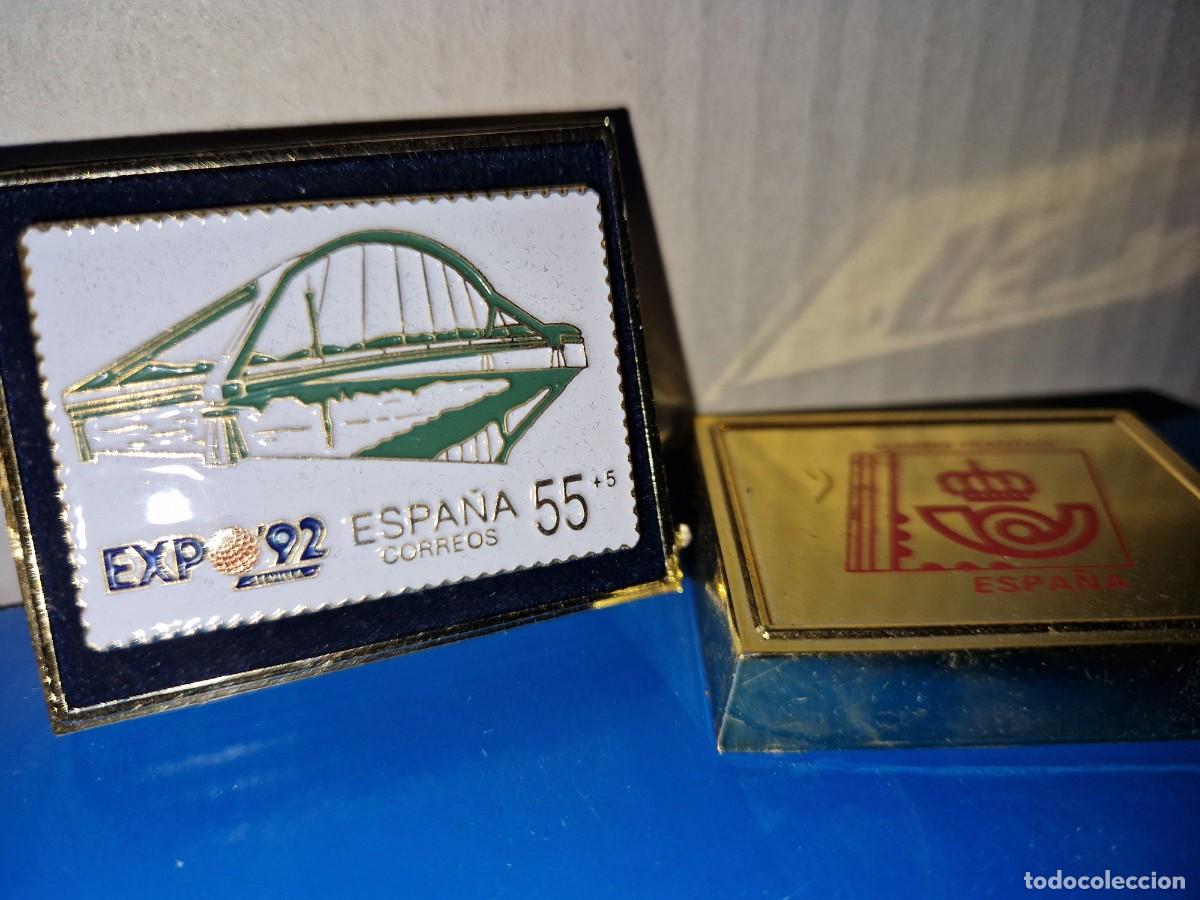 Juguetes antiguos y juegos de colecci&oacute;n: Pin metal sello Expo 92 Correos