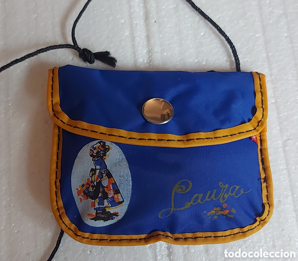 Juguetes antiguos y juegos de colecci&oacute;n: Mu&ntilde;equita Laura. Peque&ntilde;o bolsito 12x10cm de Nylon plastico a&ntilde;os 80-90.