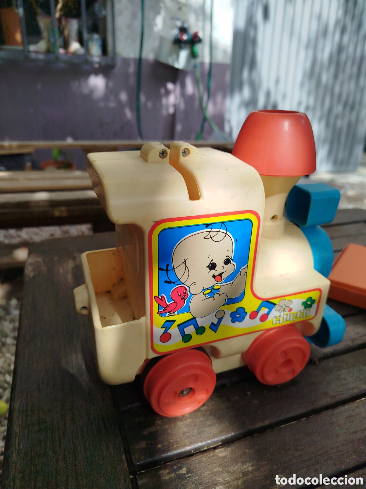 Juguetes antiguos y juegos de colecci&oacute;n: Tren tocadiscos Chicco - Foto 2