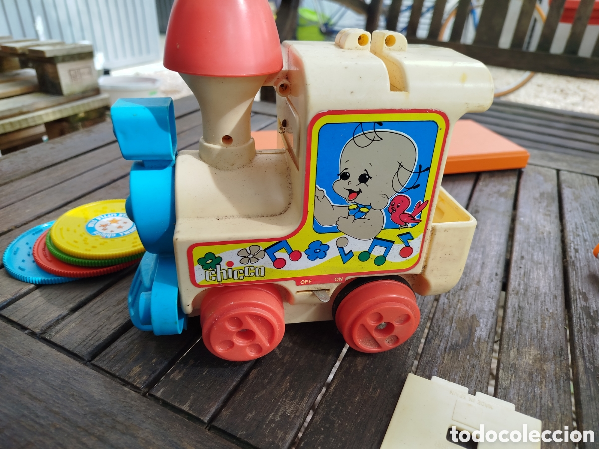 Juguetes antiguos y juegos de colecci&oacute;n: Tren tocadiscos Chicco - Foto 1