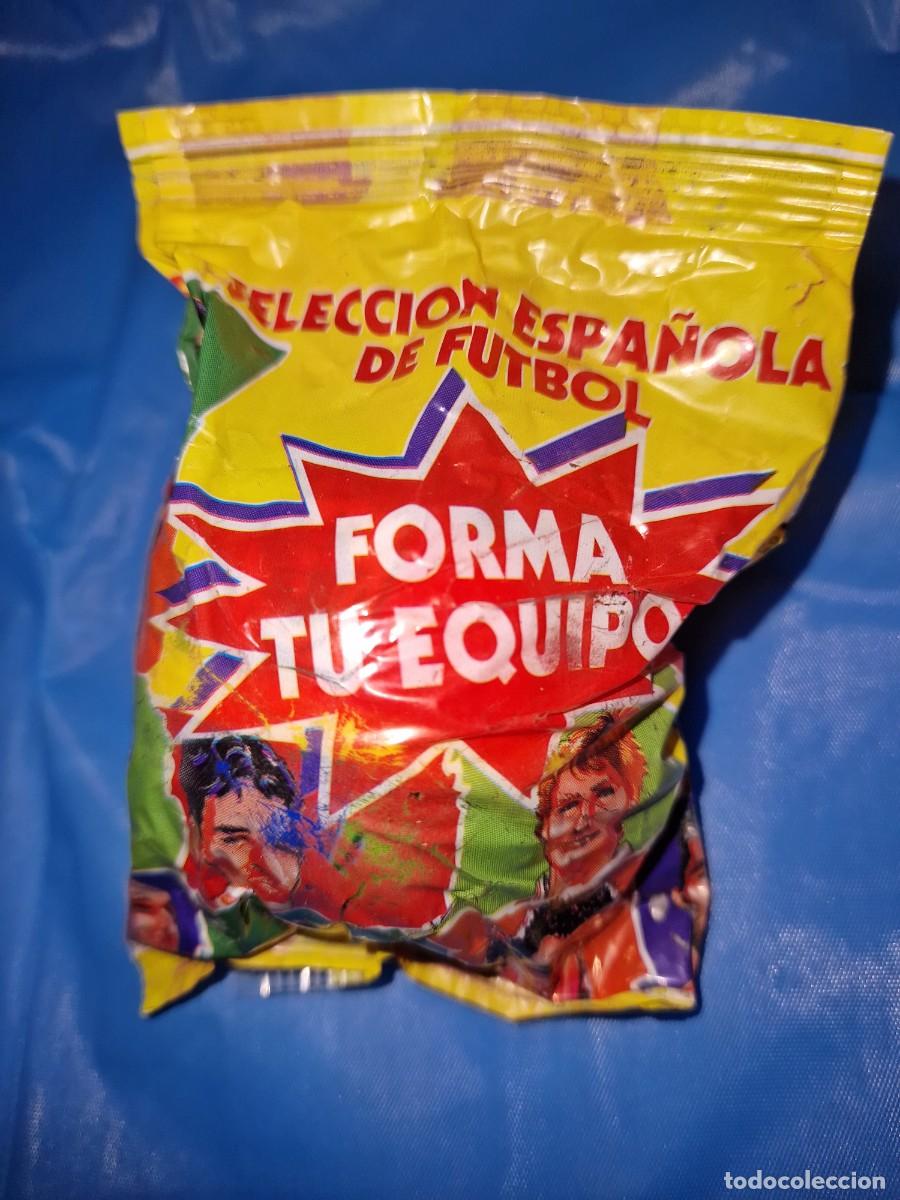 Juguetes antiguos y juegos de colecci&oacute;n: PELOTA DE GOMA / SELECCION ESPA&Ntilde;OLA FUTBOL CON JUGADORES A&Ntilde;OS 90