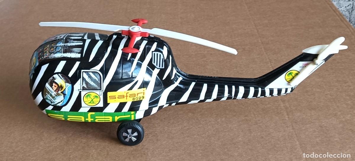 Juguetes antiguos y Juegos de colecci&oacute;n: Helic&oacute;ptero Safari - Ref. 8029 - paya metal - mecanismo a fricci&oacute;n - funciona - chapa