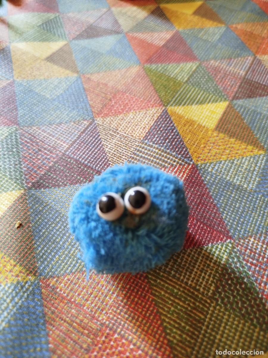 Juguetes antiguos y Juegos de colecci&oacute;n: Antiguo Iman Bola de pelos barrio Sesamo