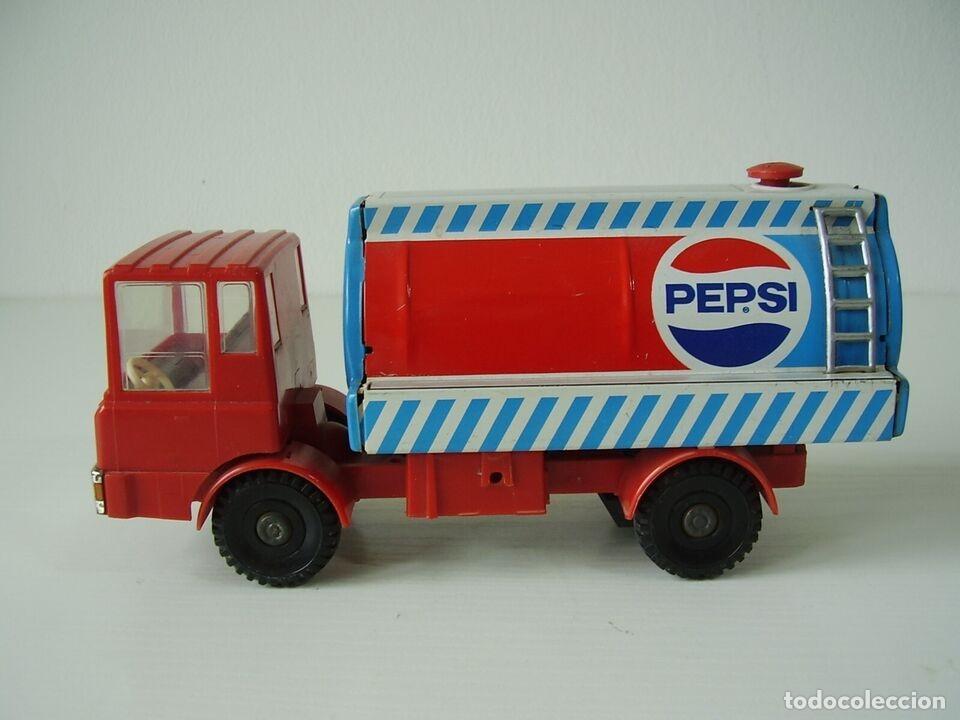 Juguetes antiguos y juegos de colecci&oacute;n: Cami&oacute;n cisterna Pepsi. A&ntilde;os 70-80