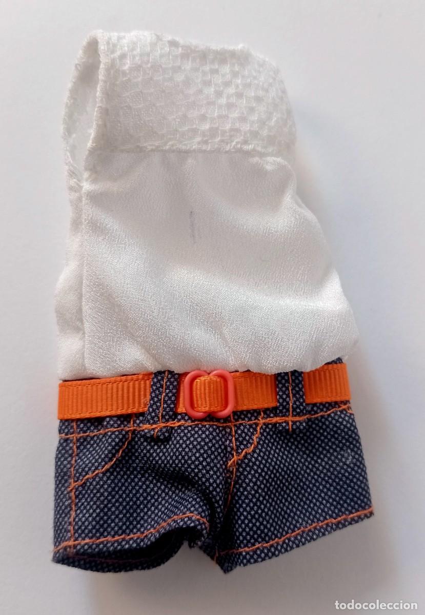 Juguetes antiguos y juegos de colecci&oacute;n: PRENDA PARA MU&Ntilde;ECA: CONJUNTO CAMISA BLANCA PANTALON VAQUERO
