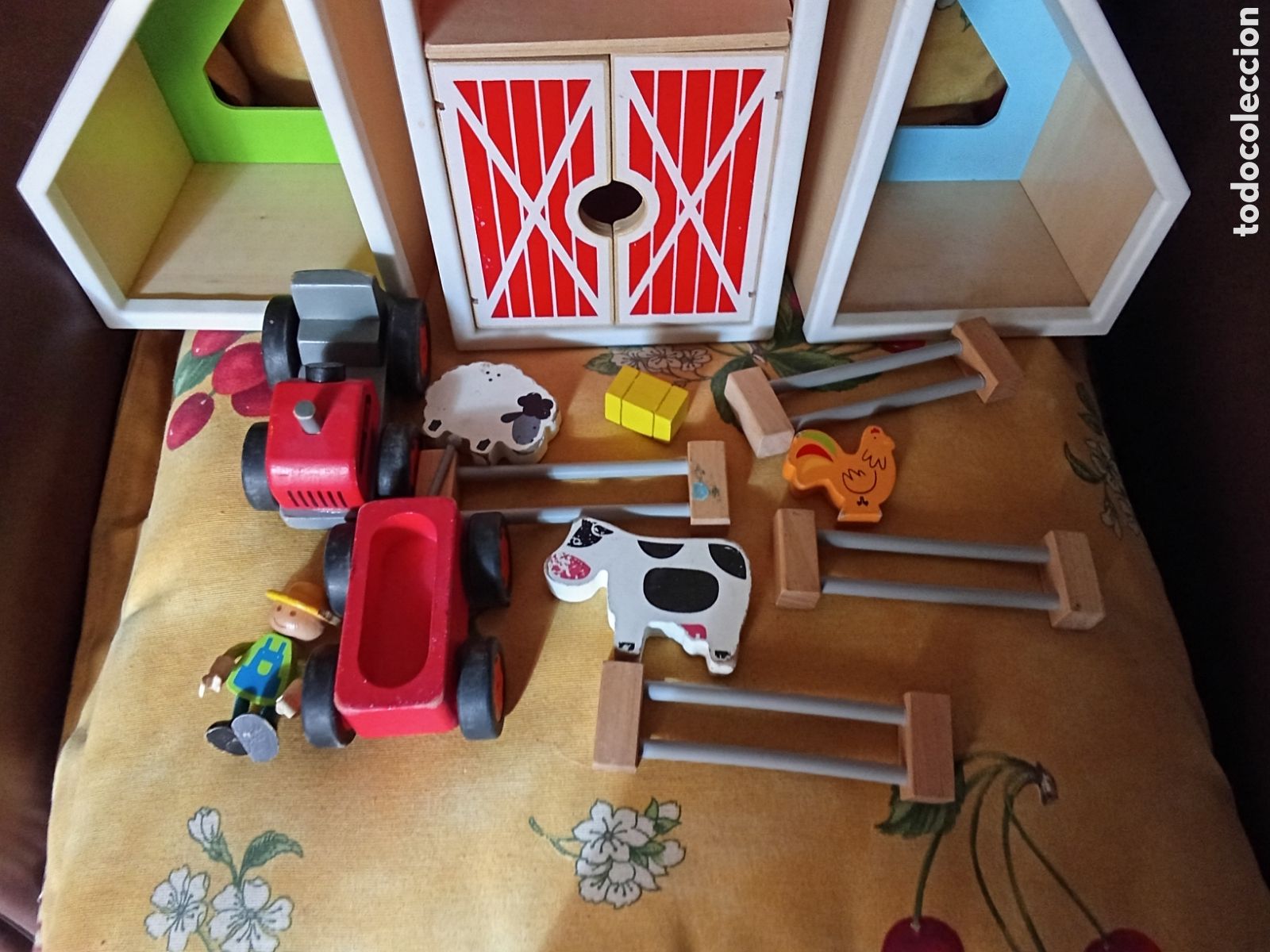Jouets Anciens et Jeux de collection: Granja de madera con figuritas