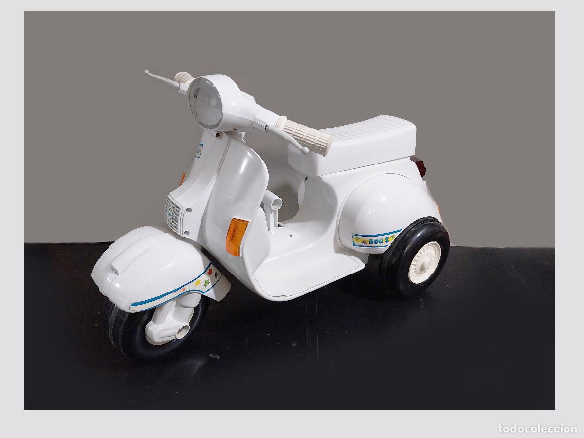 Juguetes antiguos y Juegos de colecci&oacute;n: MOTO VESPA CHICCO DE JUGETE DE COLOR BLANCO. MOTOCICLETA