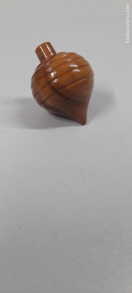 Juguetes antiguos y Juegos de colecci&oacute;n: PEQUE&Ntilde;A Y CURIOSA PEONZA . REALIZADA EN MADERA BARNIZADA . MEDIDA DE ALTURA 3,2 CM