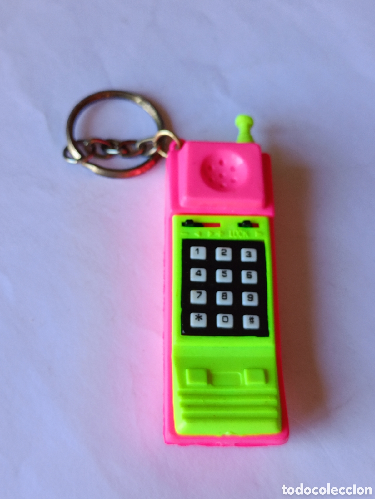 Juguetes antiguos y Juegos de colecci&oacute;n: Antiguo m&oacute;vil de juguete llavero