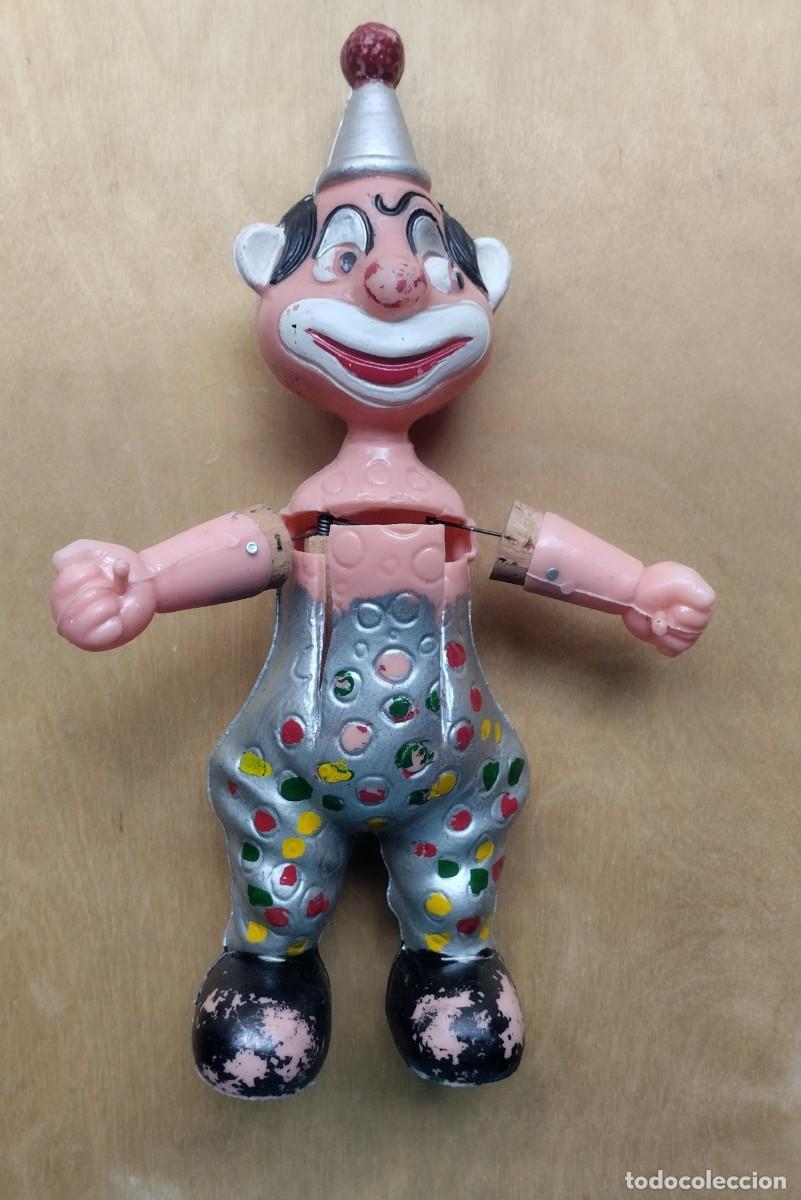 Juguetes antiguos y Juegos de colecci&oacute;n: Antiguo mu&ntilde;eco de pl&aacute;stico de un payaso con mecanismo de movimiento