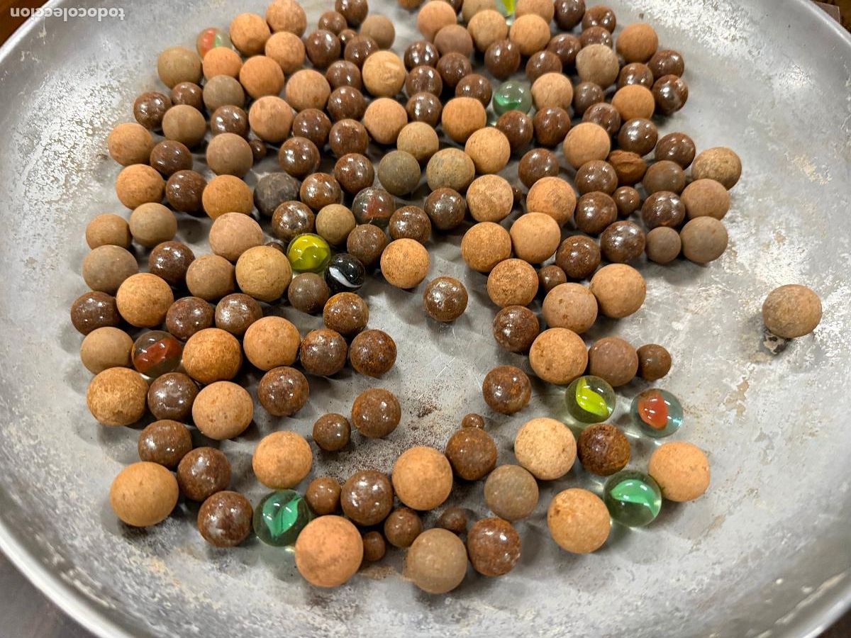 Juguetes antiguos y Juegos de colecci&oacute;n: Lote de mas de 150 canicas antiguas - 70 antiguas de piedra o barro + 70 metal + 10 vidrio -