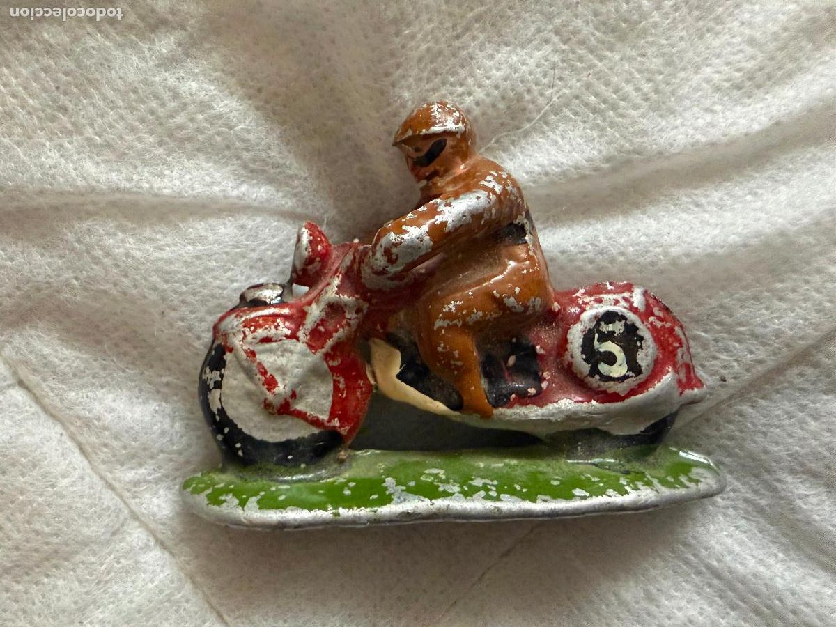 Juguetes antiguos y Juegos de colecci&oacute;n: Antiguo juguete de moto de aluminio fundido
