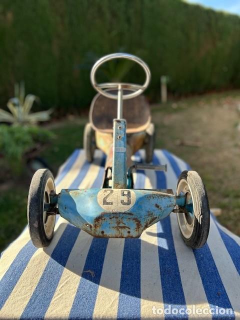 Altes Spielzeug und Spiele: Coche hojalata de pedales