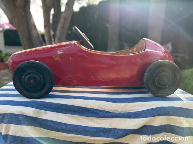 Altes Spielzeug und Spiele: Coche hojalata de pedales