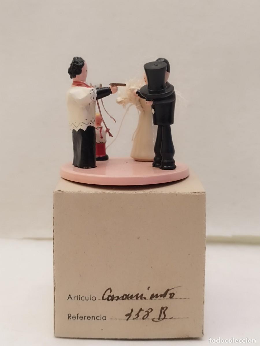 Juguetes antiguos y Juegos de colecci&oacute;n: Pareja novios boda. Mu&ntilde;ecos de madera. 5cm.