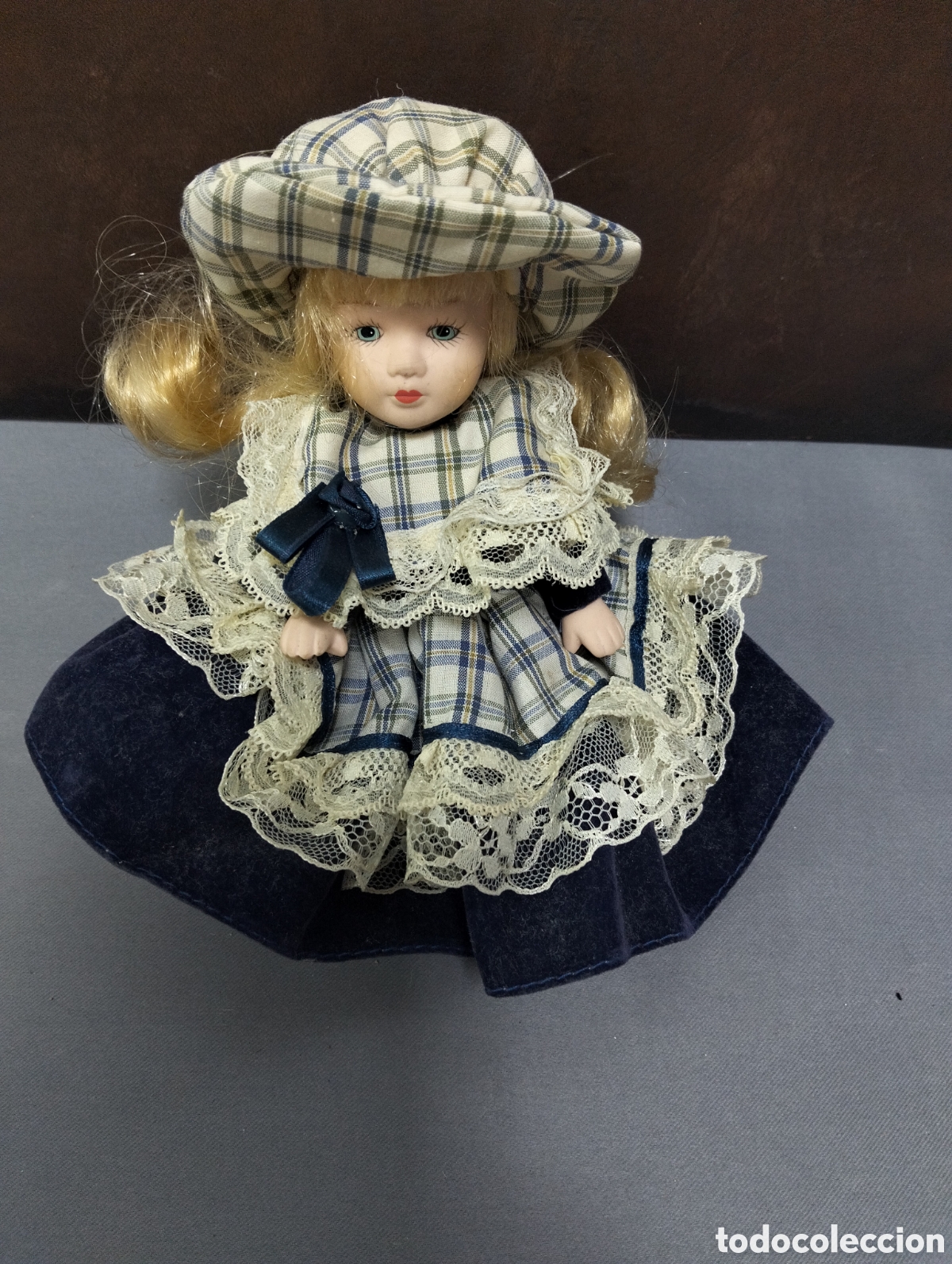 Mu&ntilde;eca peque&ntilde;a antigua