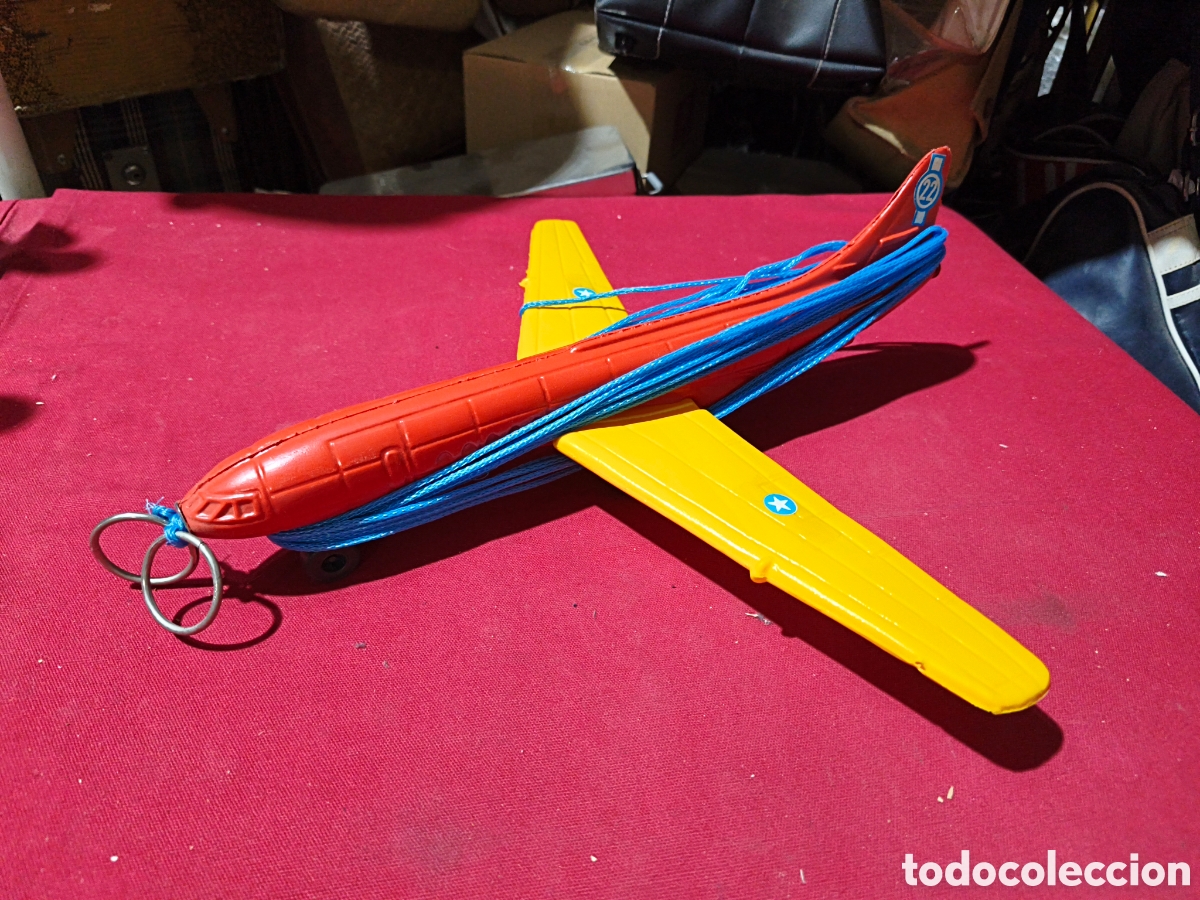 Juguetes antiguos y Juegos de colecci&oacute;n: Curioso juguete de kiosko avi&oacute;n pl&aacute;stico inflado con cuerdas leer descripci&oacute;n