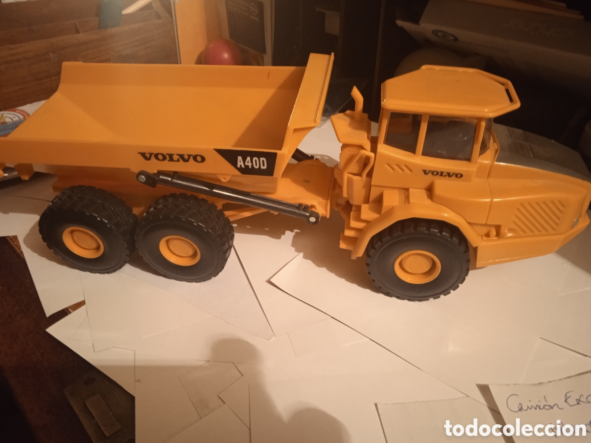 Juguetes antiguos y Juegos de colecci&oacute;n: CAMION VOLQUETE VOLVO A-400 ARTICULADO 35 CMS
