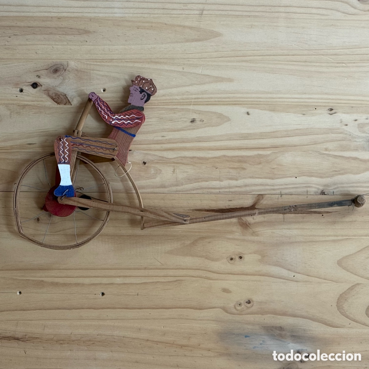 Brinquedos antigos e Jogos de cole&ccedil;&atilde;o: JUGUETE DE ARRASTRE DE MADERA - CORREPASILLOS - HOMBRE MONTADO EN MONOCICLO