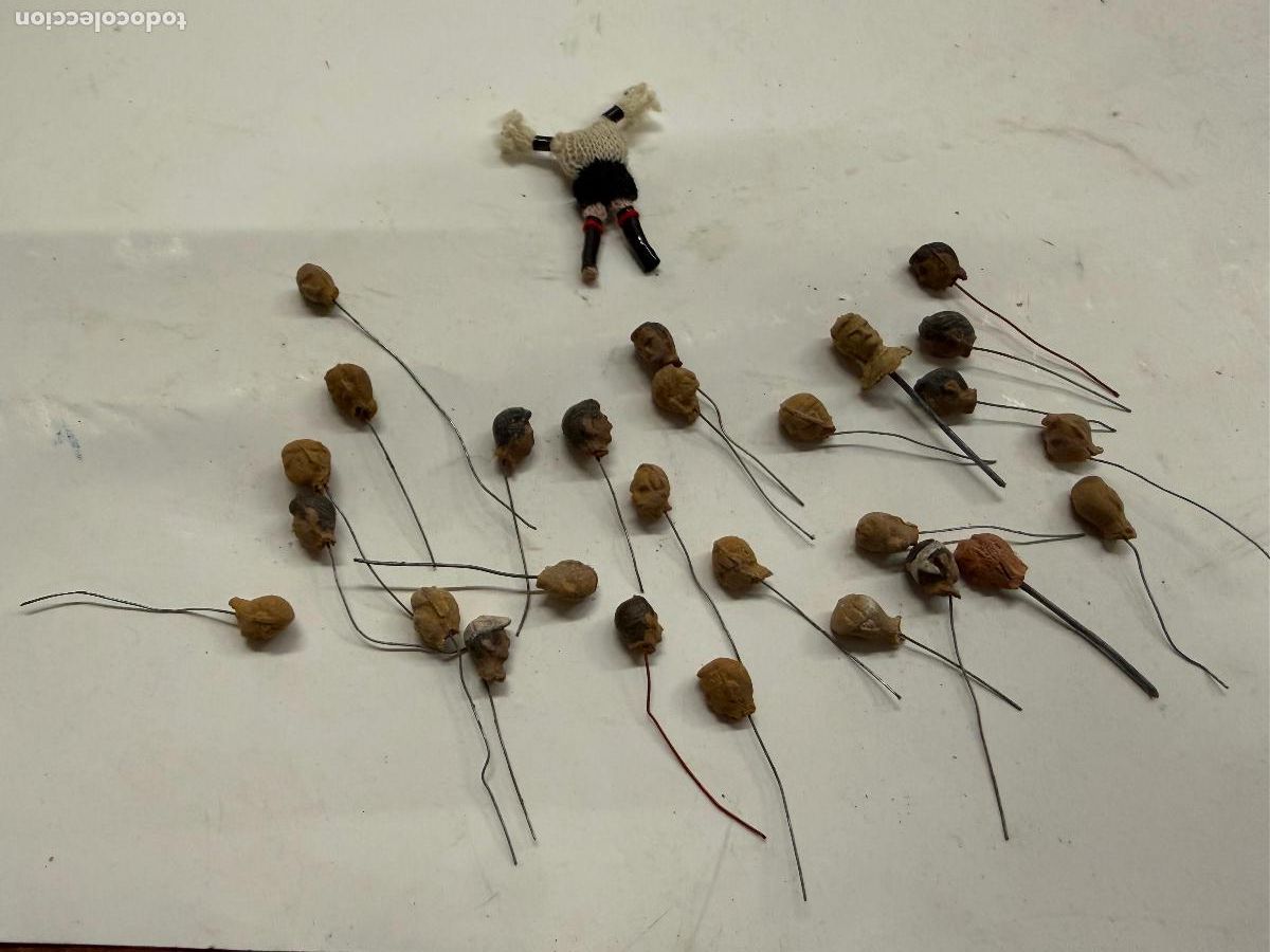 Brinquedos antigos e Jogos de cole&ccedil;&atilde;o: Curiosas 25 cabezas antiguas para el juego de futbol-boton. Pieza unica. Ideal coleccionistas