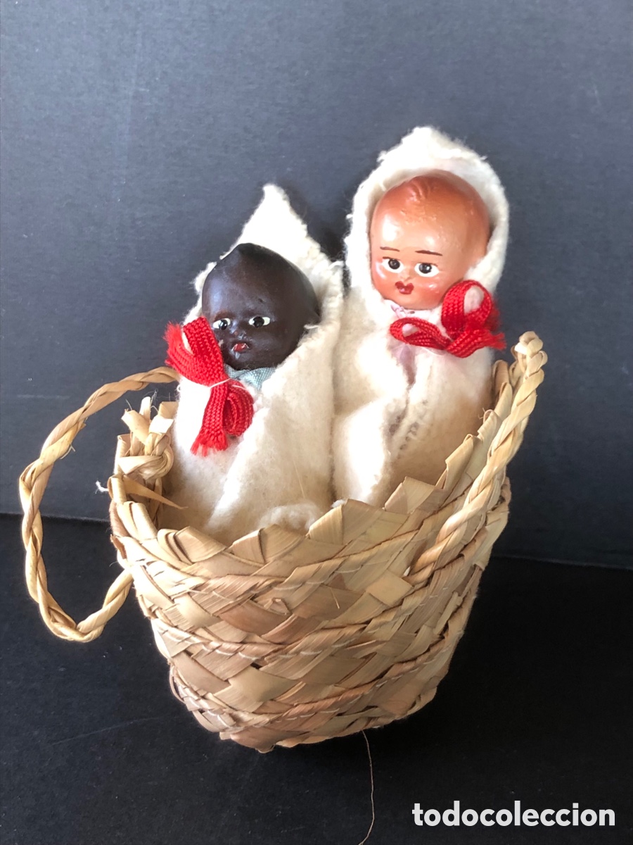 Juguetes antiguos y Juegos de colecci&oacute;n: PAREJA DE MOISES - TERRACOTA Y CUERPO DE PAJA - CON SU CESTA ORIGINAL - UNA PEQUE&Ntilde;A PRECIOSIDAD -