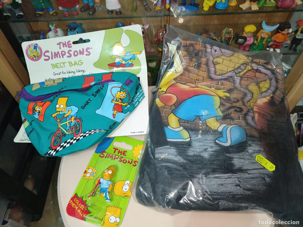 Juguetes antiguos y Juegos de colecci&oacute;n: Ocasion coleccionistas! Lote articulos vintage Simpsons a&ntilde;os 90 ri&ntilde;onera + camiseta + blister figura