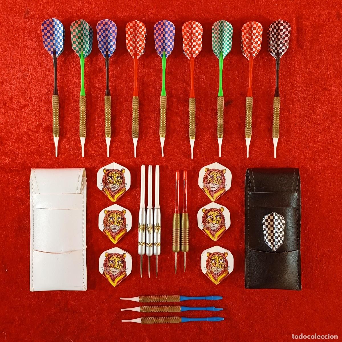 Juguetes antiguos y Juegos de colecci&oacute;n: LOTE 17 DARDOS + 2 FUNDAS - PLUMAS ESPECIALES CON CARA DE TIGRE - VER FOTOS / 2791