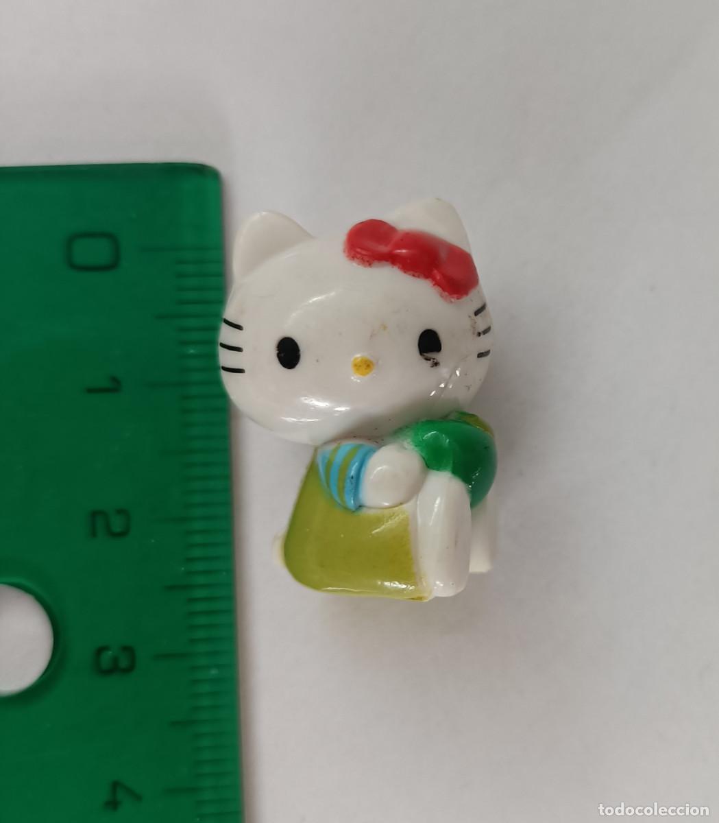 Juguetes antiguos y Juegos de colecci&oacute;n: hello kitty kity mu&ntilde;eco figura miniatura mini lazo mu&ntilde;equito con fruta frutita figurita