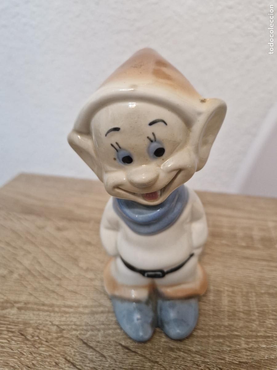 Juguetes antiguos y Juegos de colecci&oacute;n: Antigua figura walt disney production porcelana cuento pelicula blacanieves 7 enanitos mudito