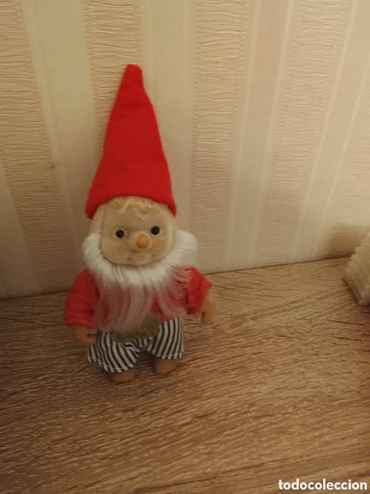 Juguetes antiguos y Juegos de colecci&oacute;n: Enanito flocado en terciopelo .Es de la casa Silvania .Mide 8 cent&iacute;metros ,es de los a&ntilde;os 80