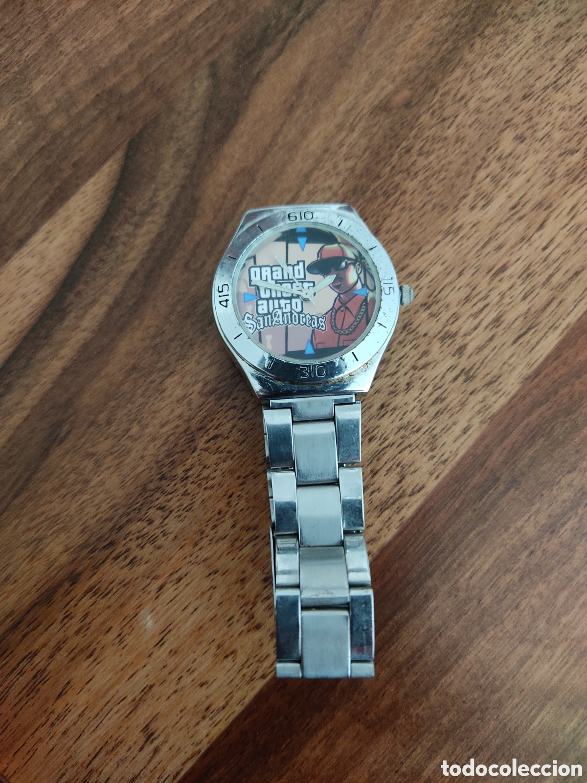 Juguetes antiguos y Juegos de colecci&oacute;n: PEQUE&Ntilde;O RELOJ GRAND THEFT AUTO SAN ANDREAS FUNCIONANDO