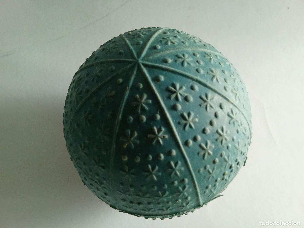Juguetes antiguos y Juegos de colecci&oacute;n: Pelota azul de goma grande 7 cm kiosko a&ntilde;os 60 -70