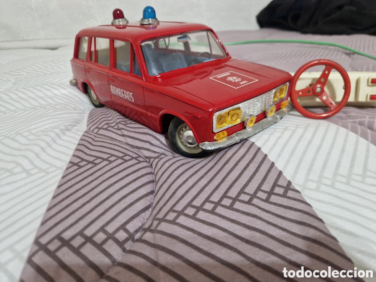 Juguetes antiguos y Juegos de colecci&oacute;n: Seat 124 rico bomberos